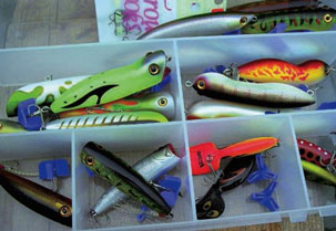 Boîte De Pêche Vintage Plano 6303 – 3 Niveaux, Vert Marbré, Avec Leurres Et Accessoires (lot à Lire)